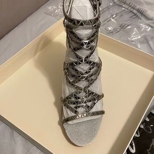 New never worn Vince Camuto heels size 8